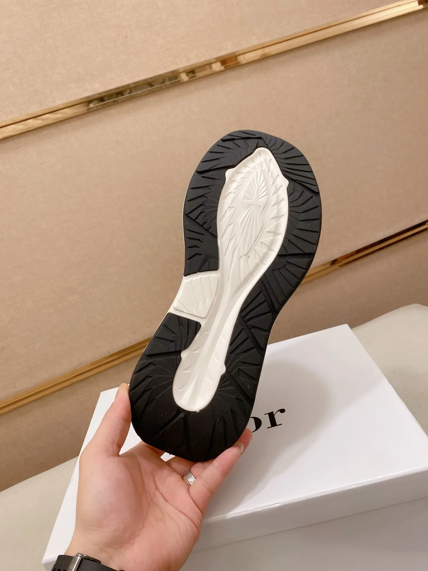 Factory price: 442💰[Dior·Dior] New casual sports style men's shoes, new spring and summer design, perfect workmanship, lace-up lazy style to create wardrobe quality, upper: imported first-layer cowhide, sheepskin lining is soft and comfortable, ultra-light TPU wear-resistant outsole, simple, versatile fashion men's shoes, excellent color code number 38--44. Can be customized for 45 non-refundable!
